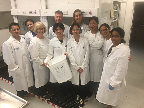 Florencia Falguera with colleagues in the lab